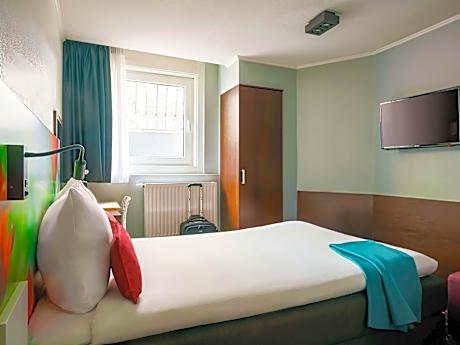 Basement Small Double Room With 1 Double Bed