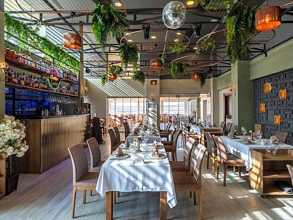 Parion Hotel
