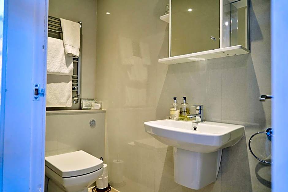 Quilt and Croissants Guest House