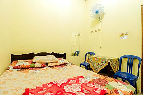 Standard Fan Shared Bathroom