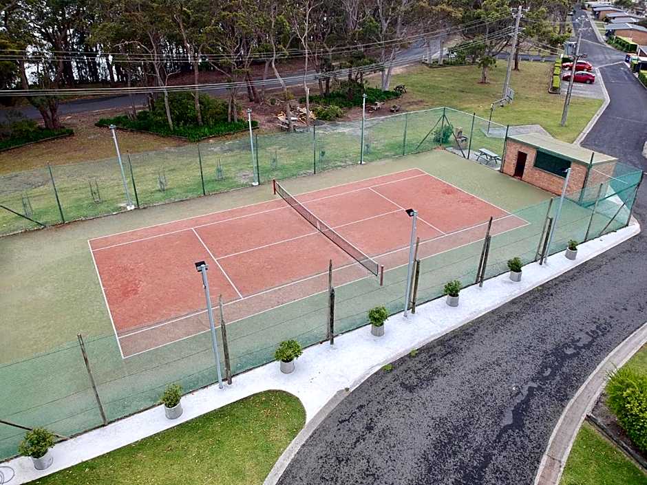 Lakeside Cabins & Holiday Village