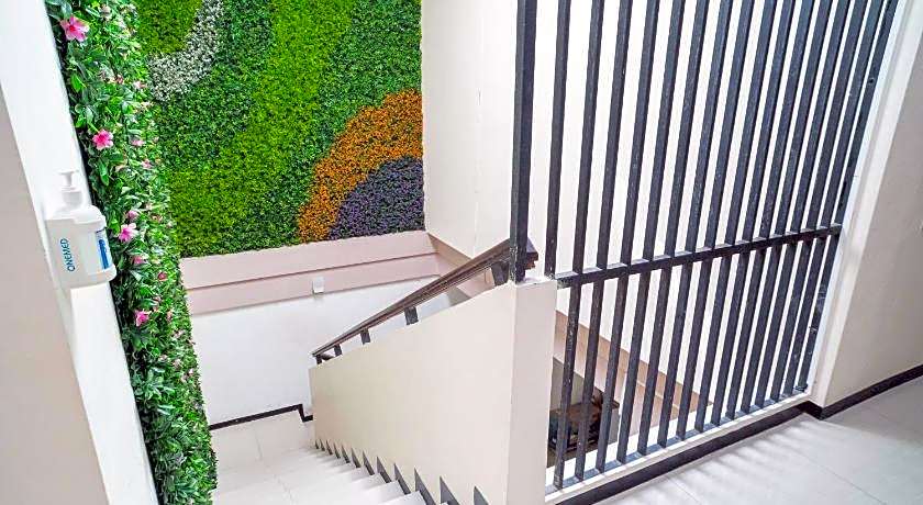 RedDoorz Syariah near Marvell City Mall 2