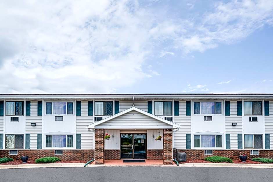 Super 8 by Wyndham Tomah Wisconsin