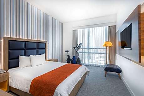 1 Queen Bed Fitness Room Non-Smoking