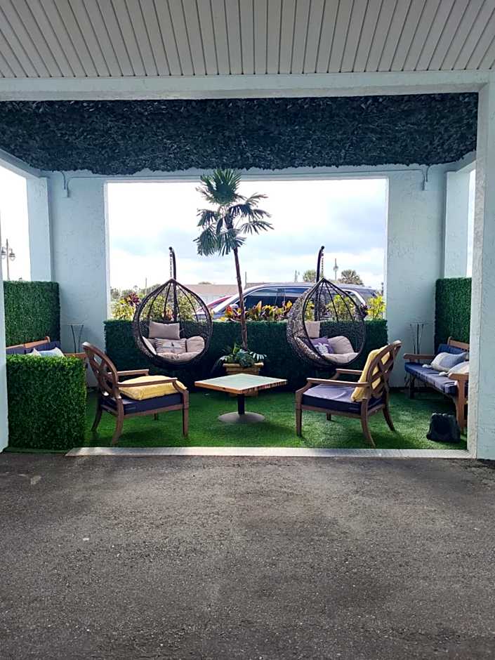 Beachside Hotel