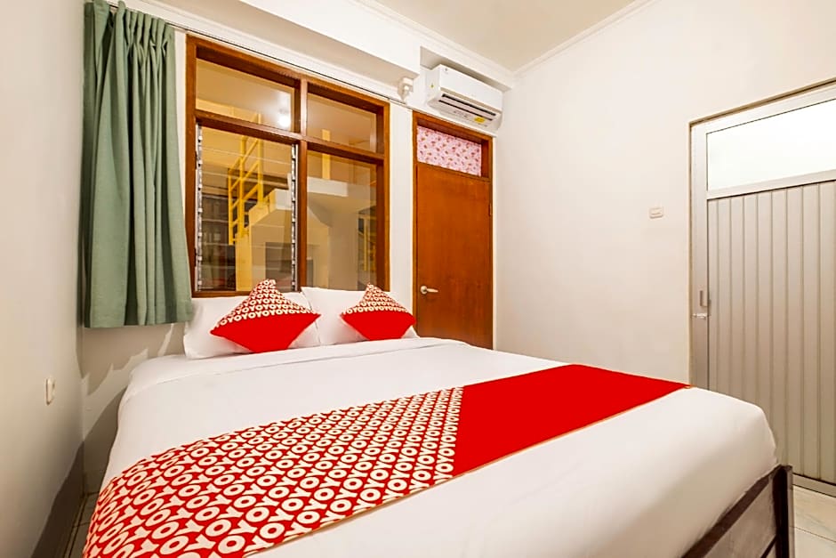 OYO 2265 Bunga Bakung Near RS Hermina Pasteur