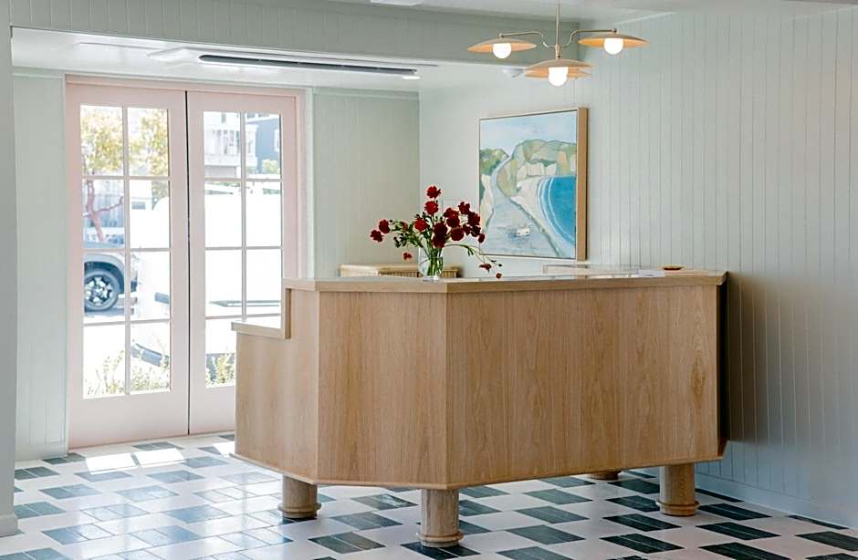 Bay Shores Peninsula Hotel