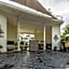 Bali Court Hotel & Apartment