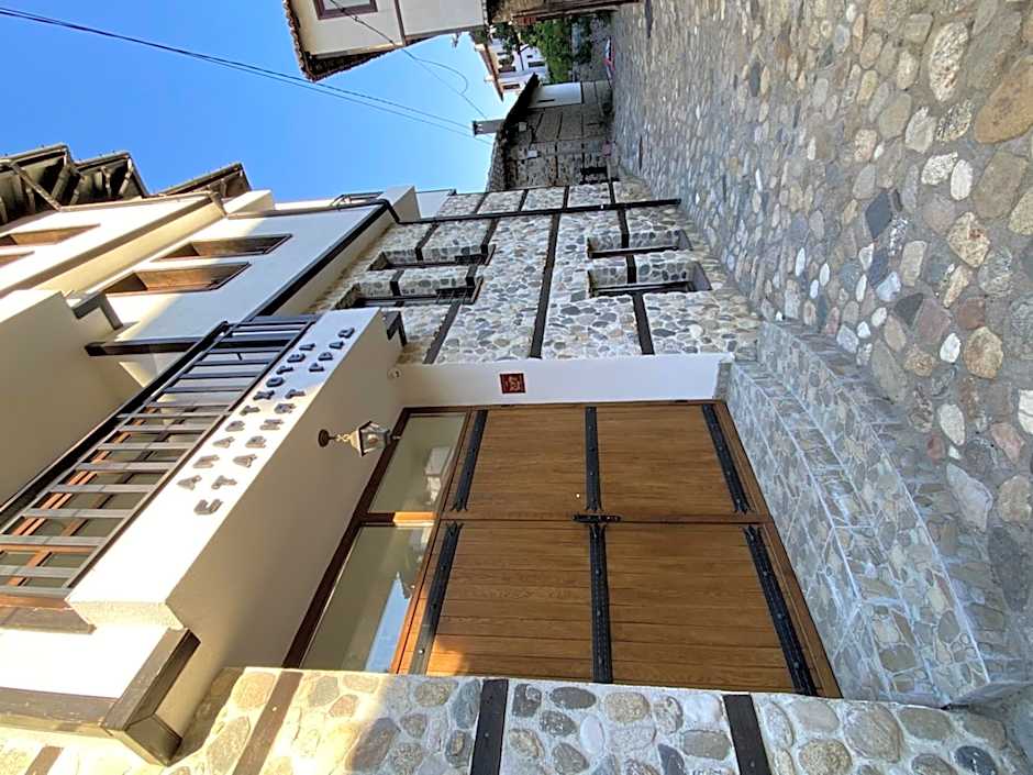 Апартхотел "Старият Град" в етнографски комплекс