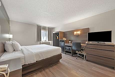 1 King Bed, Nonsmoking