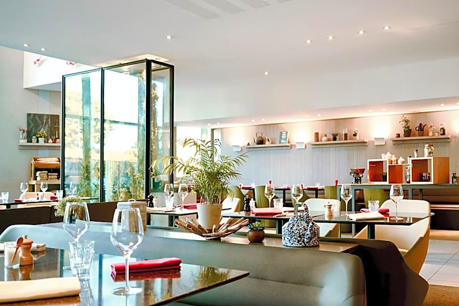 Radisson Blu CDG Airport Terminal Hotel, Paris