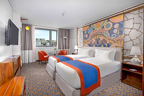 Classic Twin Room - City Side