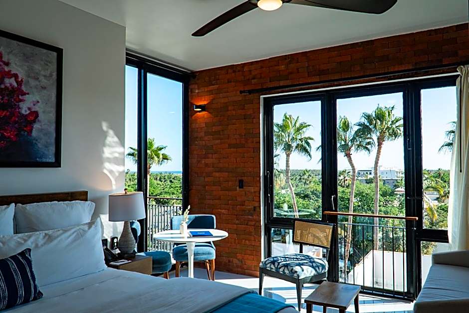 Flamboyan Hotel & Residences