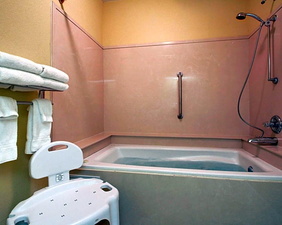 Baymont by Wyndham Laurel