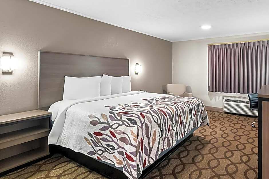 Red Roof Inn & Suites Lexington - Hamburg