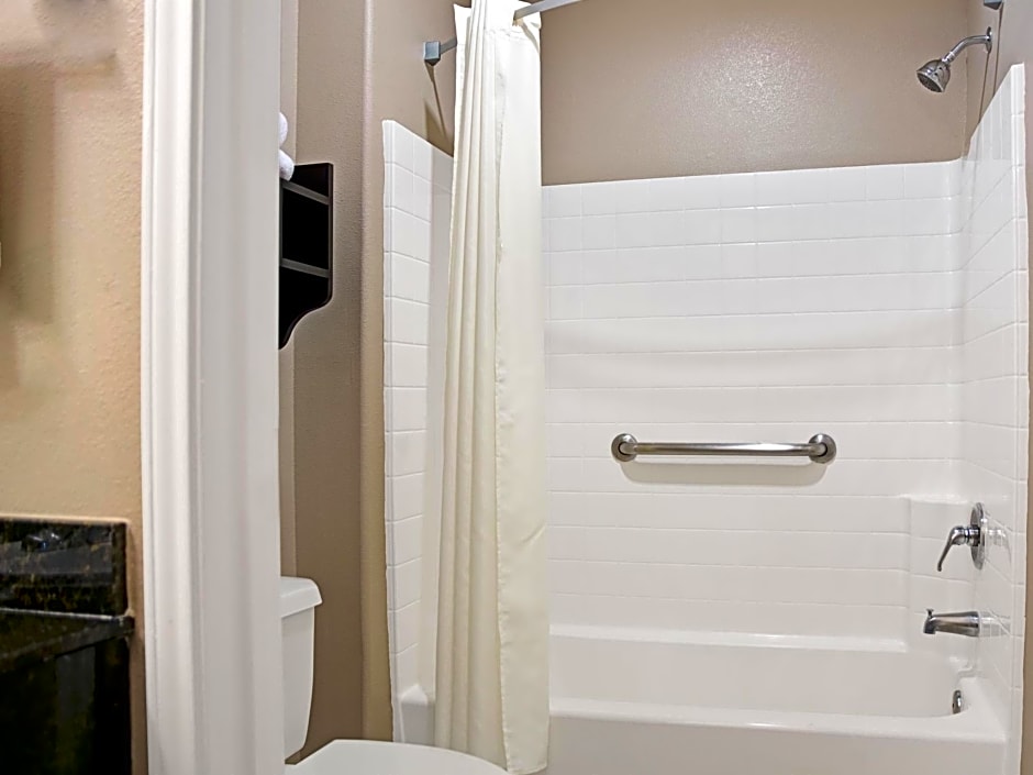 Super 8 by Wyndham Montgomery/ Lake Conroe