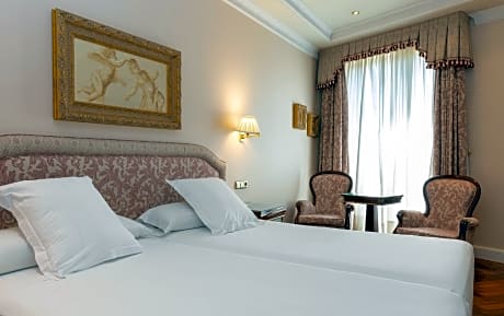 Twin Room with Sofa Bed (3 Adults)