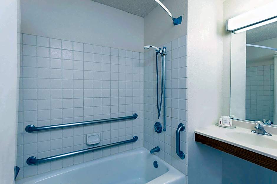 Super 8 by Wyndham Yucca Val/Joshua Tree Nat Pk Area