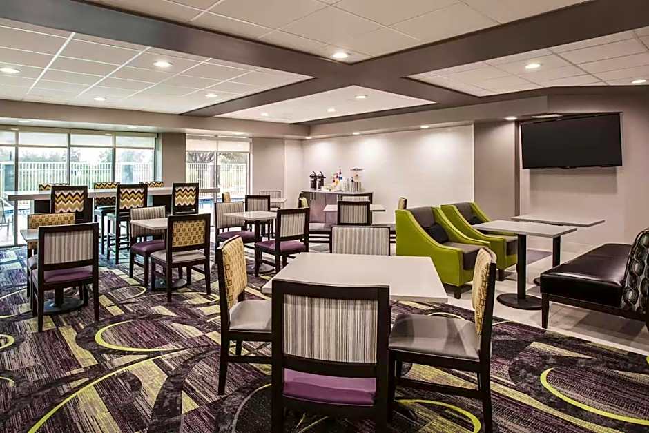 Comfort Inn & Suites Clearwater South - Pinellas Park