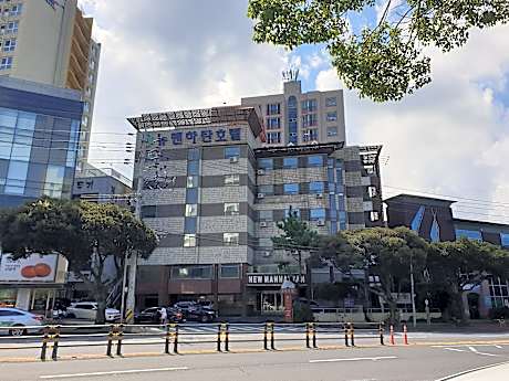 New Manhattan Tourist Hotel