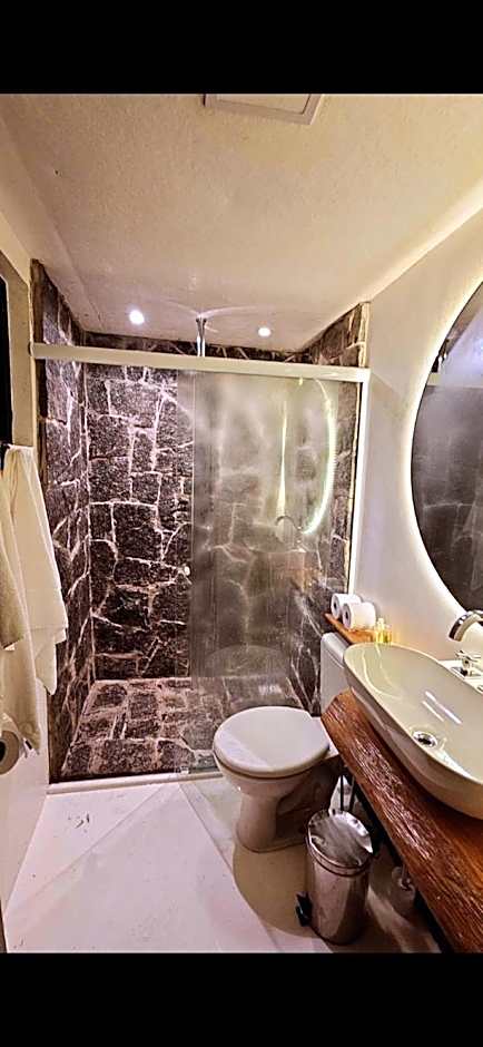 Chalét com jacuzzi sauna lareira e telao cinema