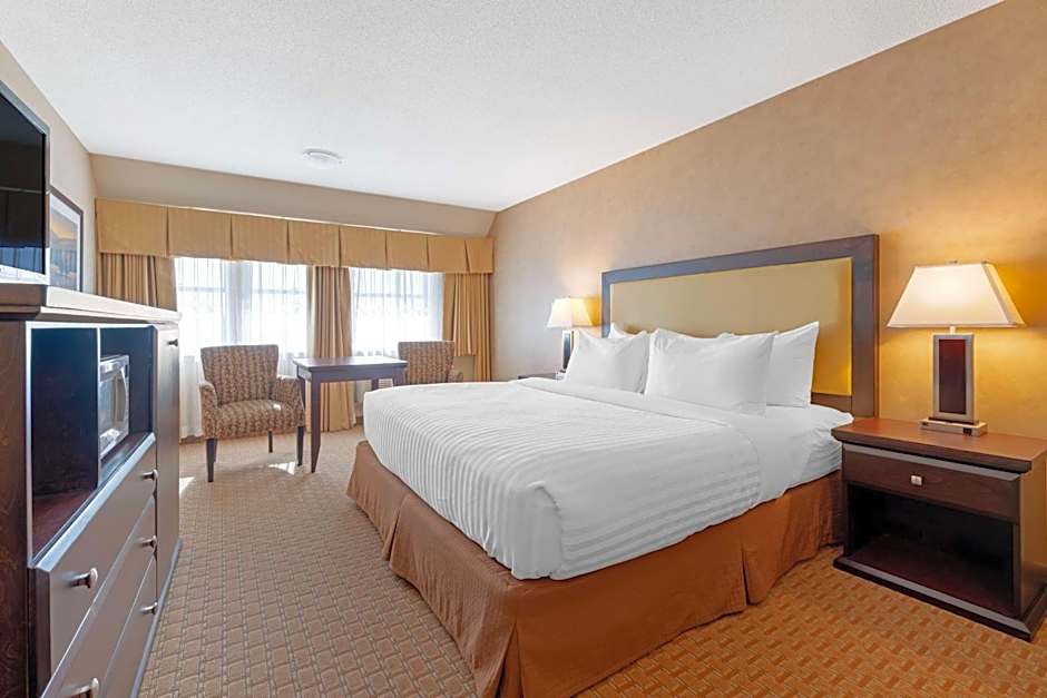 Best Western Plus Emerald Isle Hotel