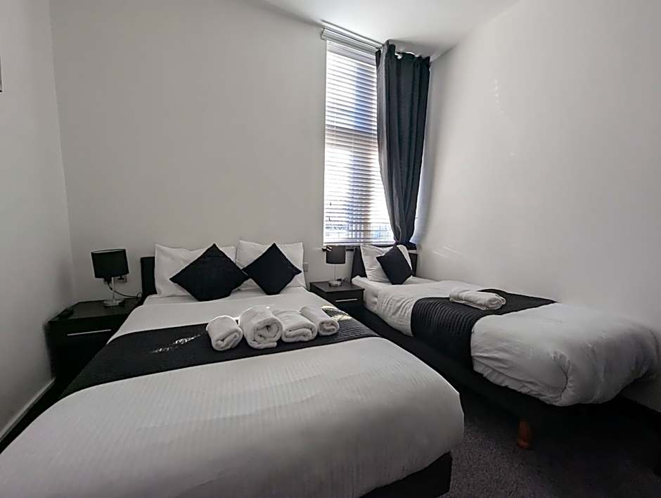 OYO Firs Lodge London Heathrow