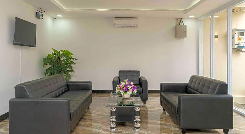 RedDoorz Plus near Eka Hospital BSD 5