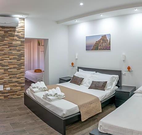 Quadruple Room with Private Bathroom