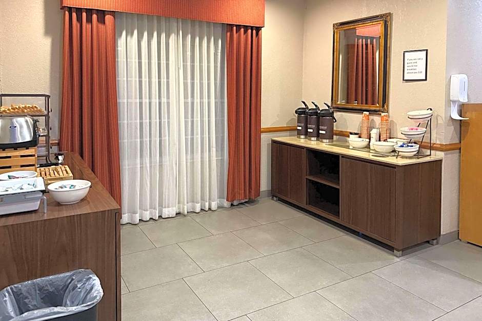 Country Inn & Suites by Radisson, Elgin, IL