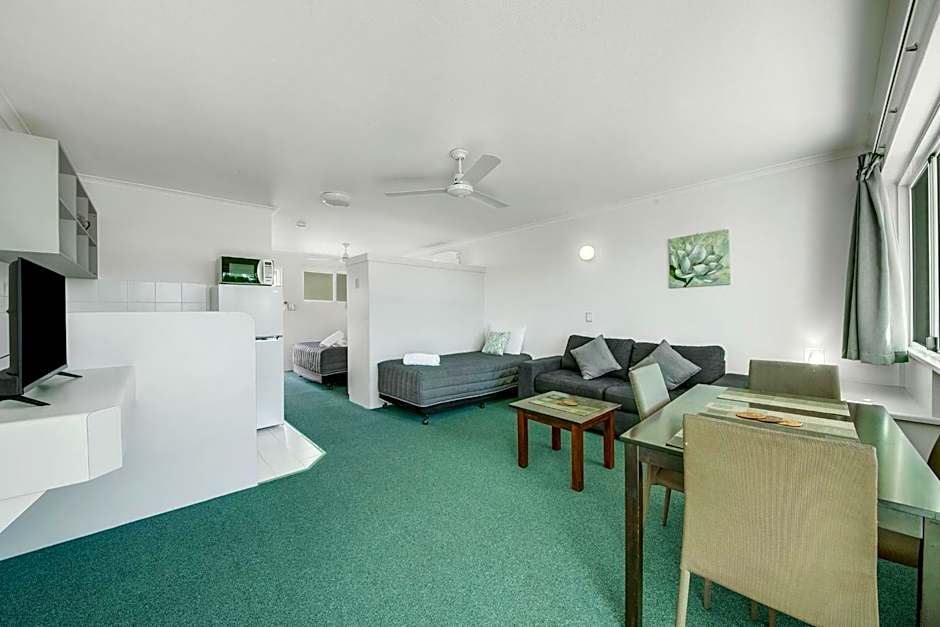 Reef Adventureland Motel