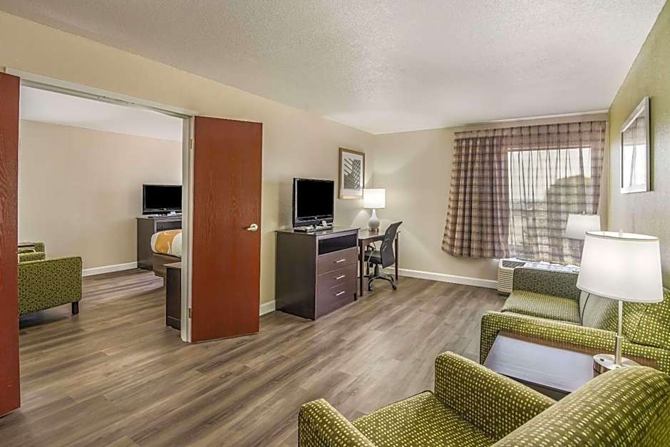 Quality Inn & Suites Quincy - Downtown