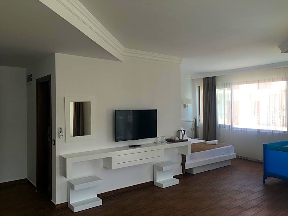 Photo 1 of 6 of Deluxe Queen Suite