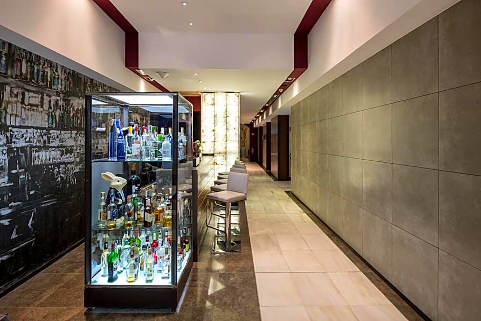 Catalonia Port Hotel
