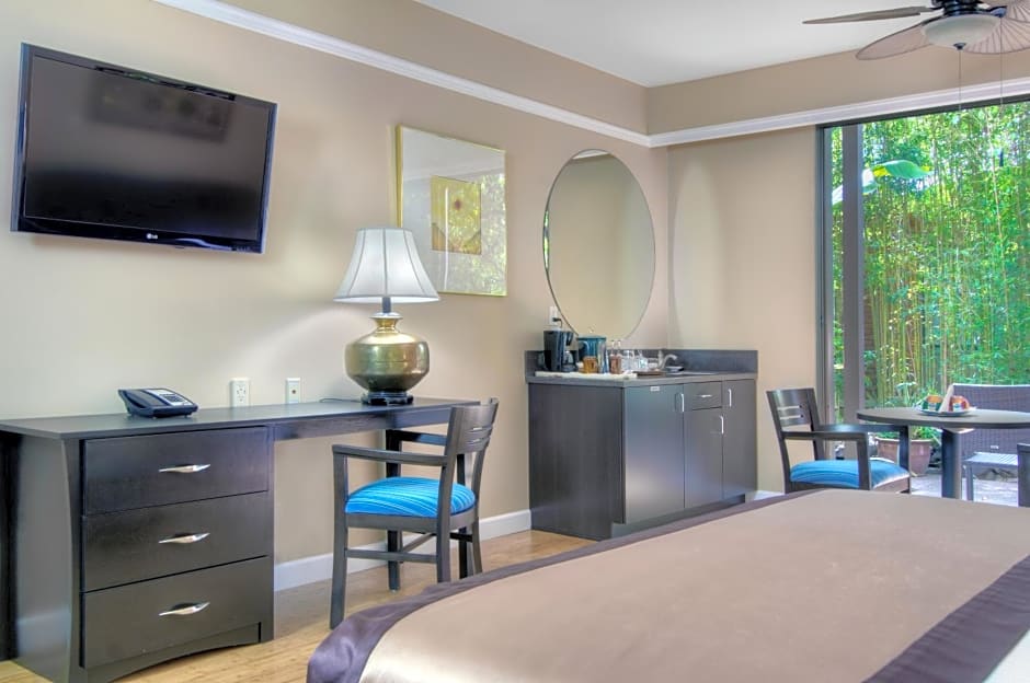 Dinah's Garden Hotel