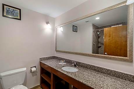 2 Queen Beds, Suite, Nonsmoking