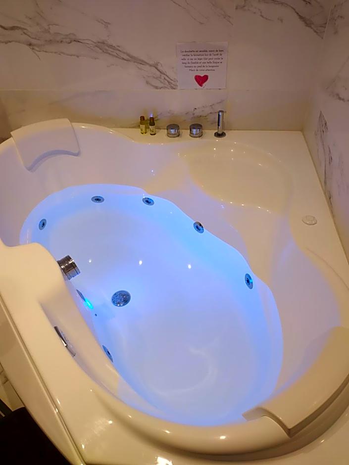 Suite 50 Nuances Avec Balnéothérapie Pour 2 – Caen, NY