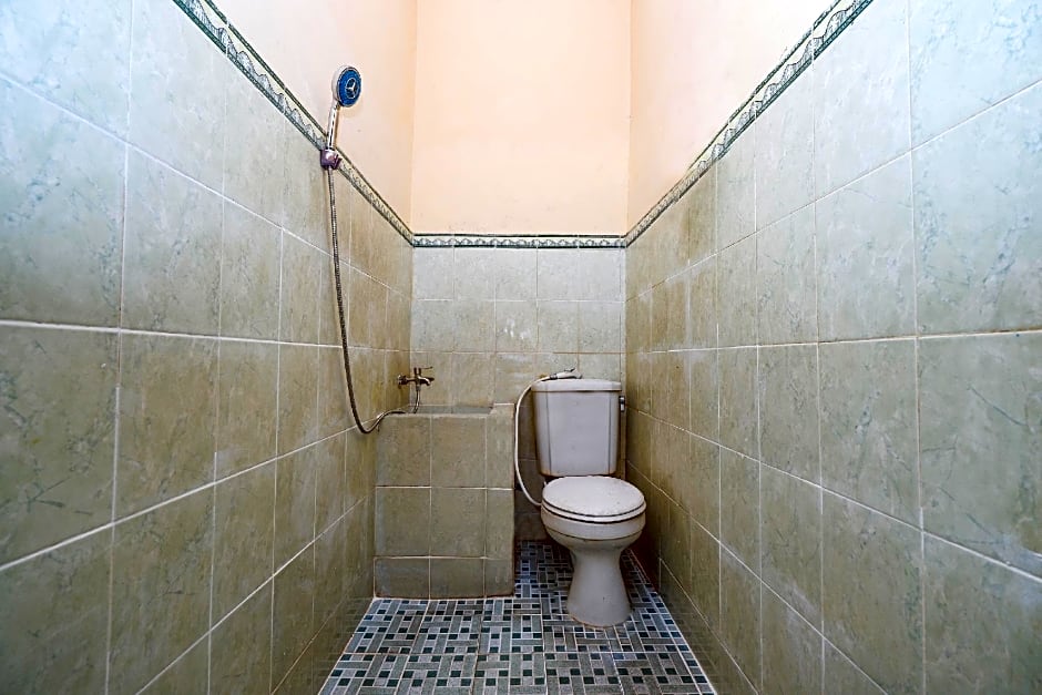 SPOT ON 2011 Hotel Mekar Sari