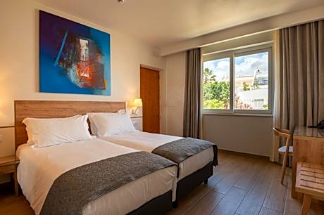 One-Bedroom Apartment with Sea View