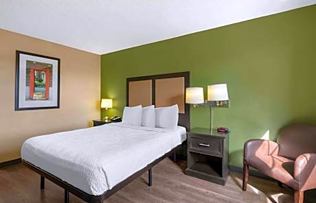 Queen studio with 1 Queen Bed - Disability Access/Non-Smoking