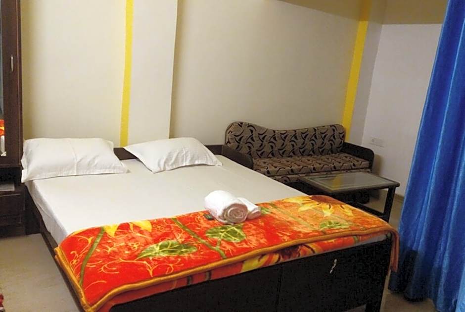 Goroomgo Temple City guest house Varanasi 750 meters from Ganga Assi Ghat