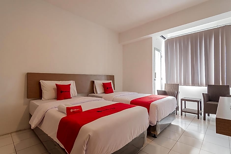 RedDoorz Apartment @ Emerald Towers Bandung