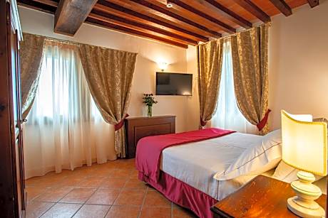 Triple Room with Garden View