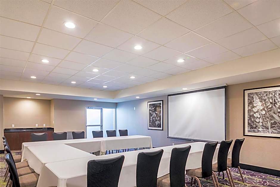 La Quinta Inn & Suites by Wyndham Austin Airport