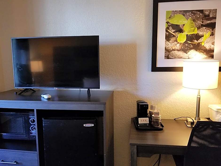 Quality Inn & Suites Leesburg Chain of Lakes