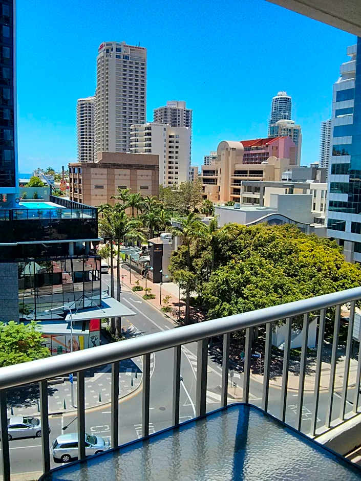 Moorings On Cavill Surfers Paradise