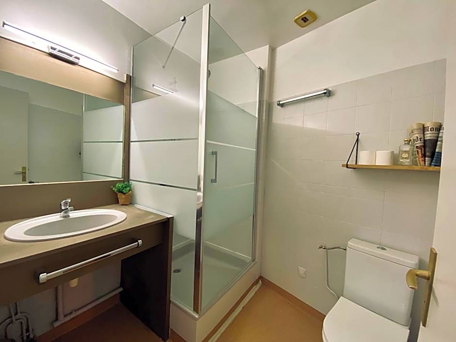 Hotel Le Midi Clermont-Cournon