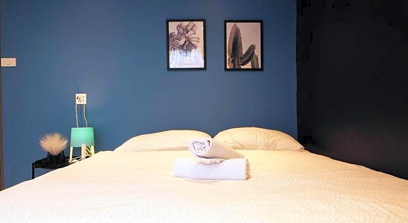 Sleep with Me Bangkok - BTS Phra Khanong