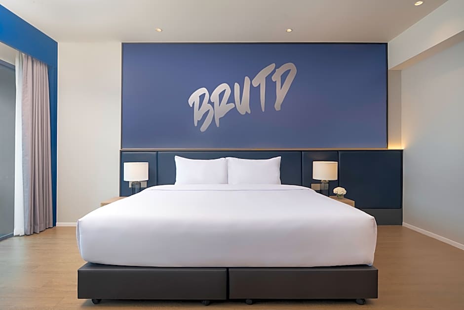 Photo 1 of 4 of Deluxe Grand 1 King Bed