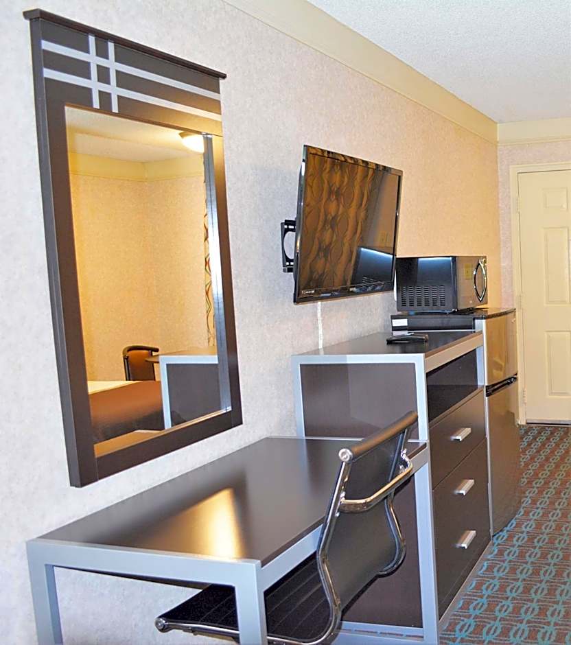 Deluxe Inn - Fayetteville I-95